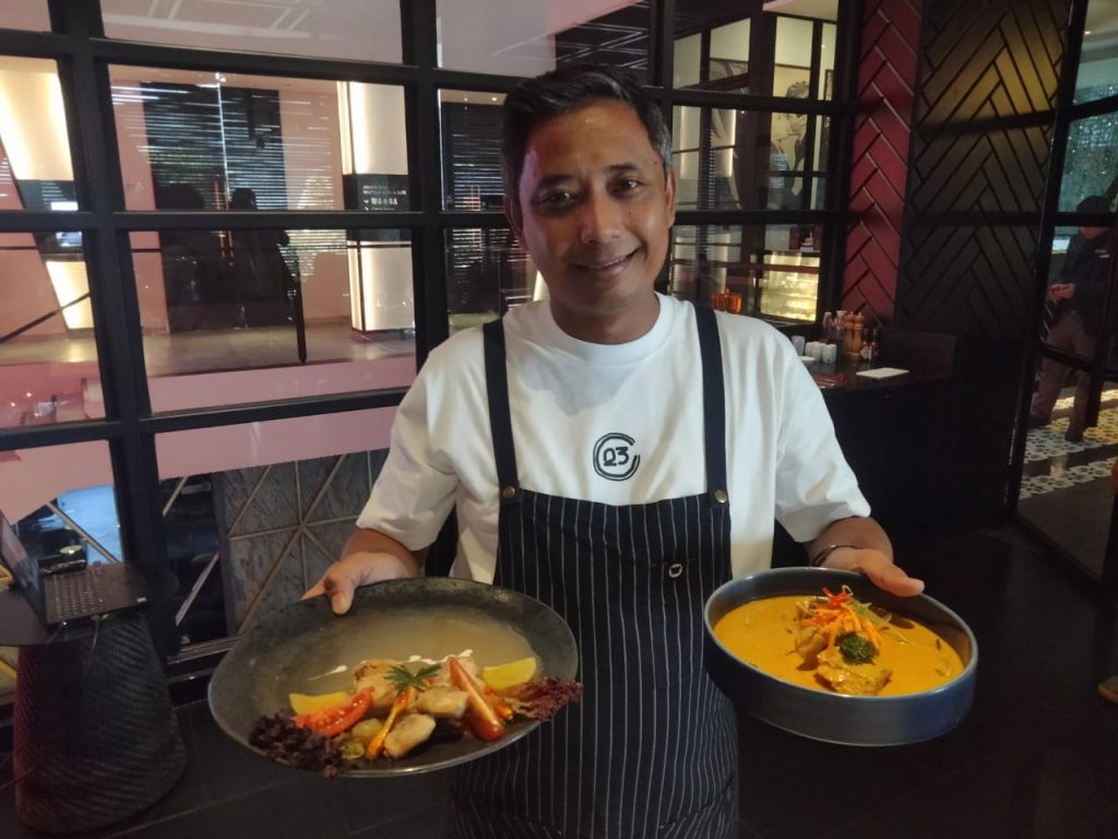 Chef Widio dari Waga Resto, membawa dua menu hidangan baru, Semarang 30/8/2024. (Sapto).