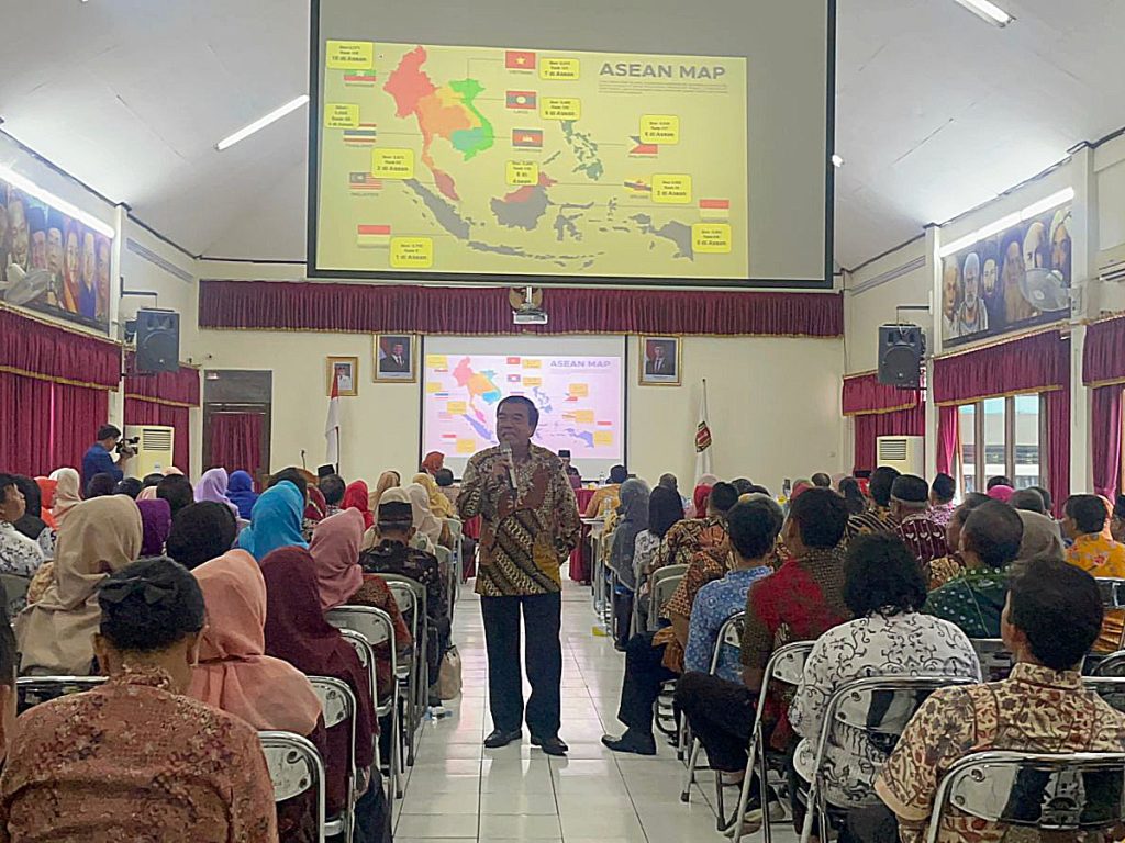 Rektor Universitas Muhamadiyah Semarang, Prof. Dr. H. Masrukhi, M.Pd